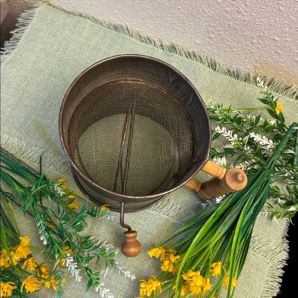 RARE VINTAGE FLOUR SIFTER with UNIQUE WOODEN HANDLE